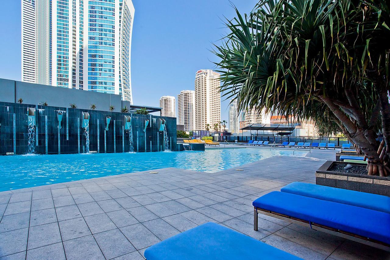 Circle On Cavill, Apartments And Sub Penthouses - We Accommodate Gold Coast Exterior photo